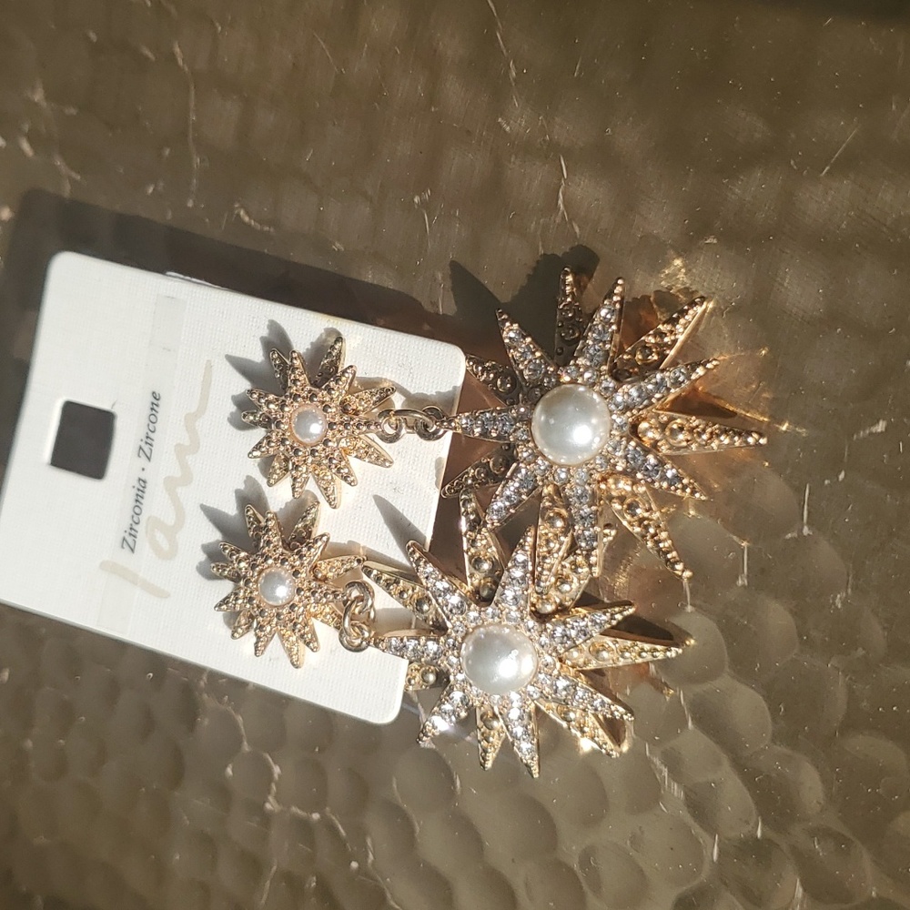 Pearl and zirconia sparkle earrings
